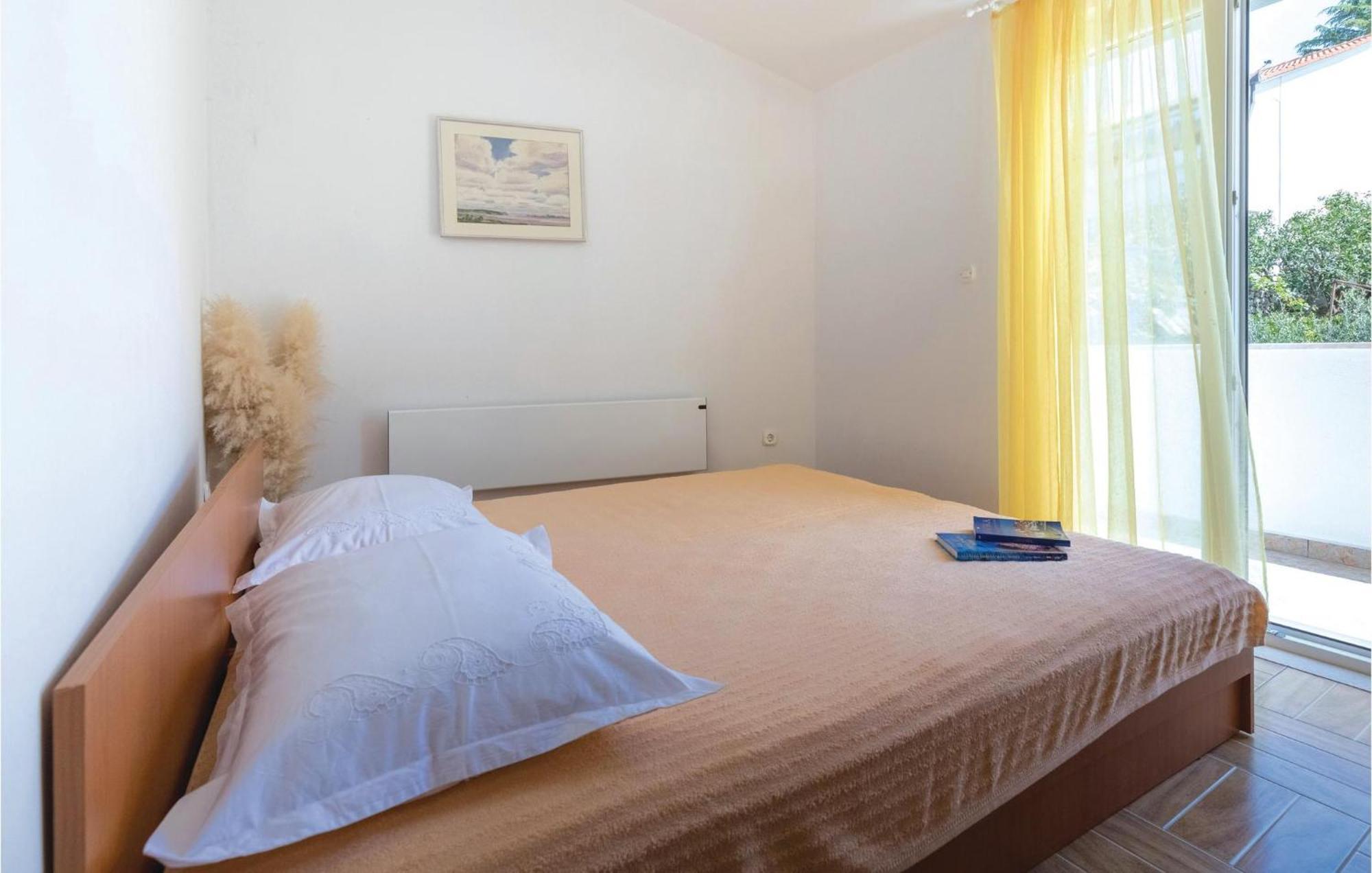 2 Bedroom Lovely Apartment In Komarna Klek Luaran gambar