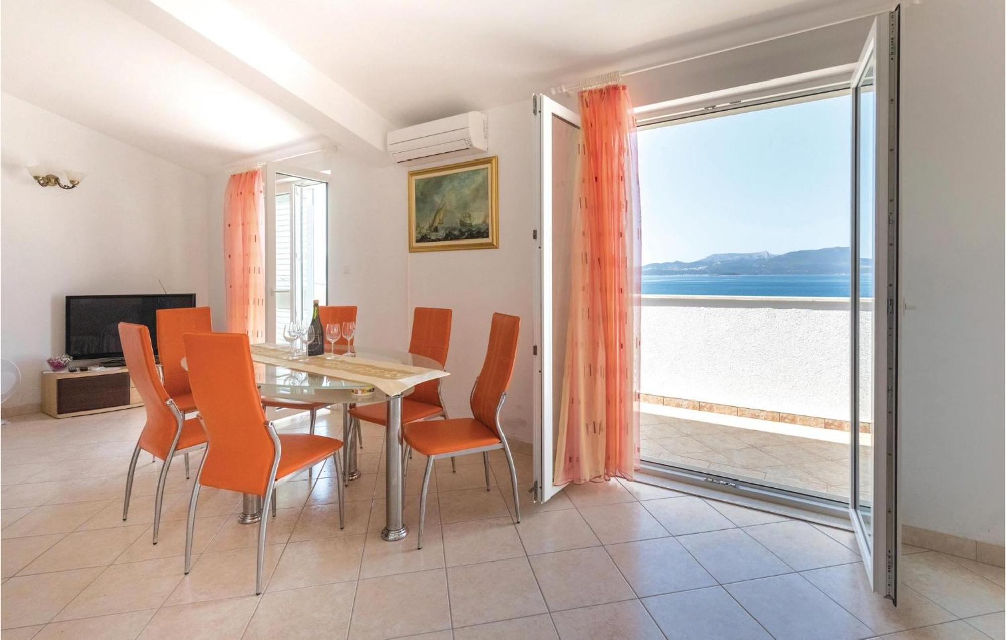2 Bedroom Lovely Apartment In Komarna Klek Luaran gambar