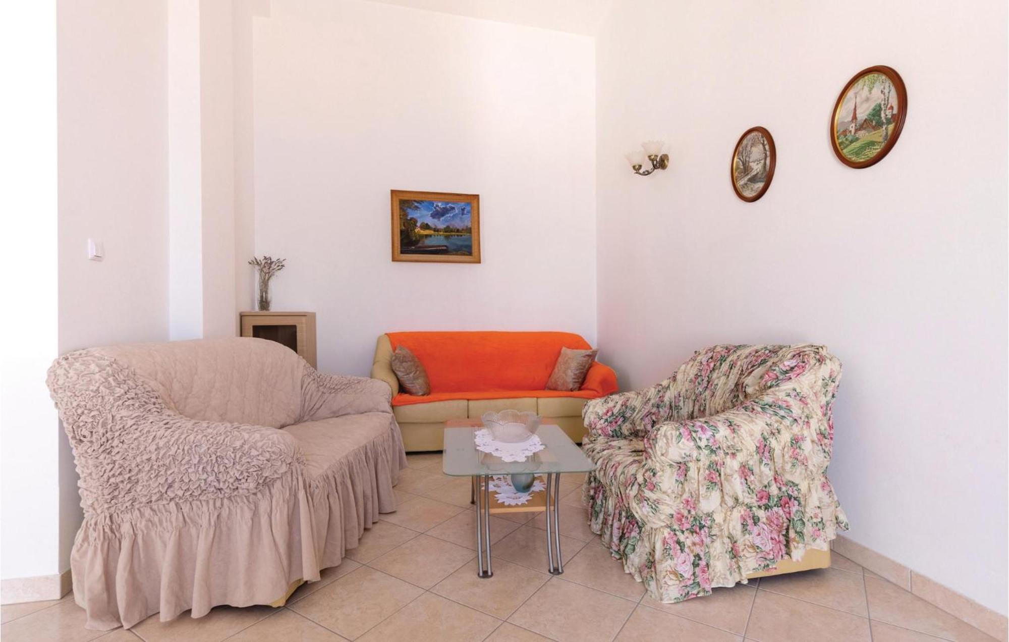 2 Bedroom Lovely Apartment In Komarna Klek Luaran gambar